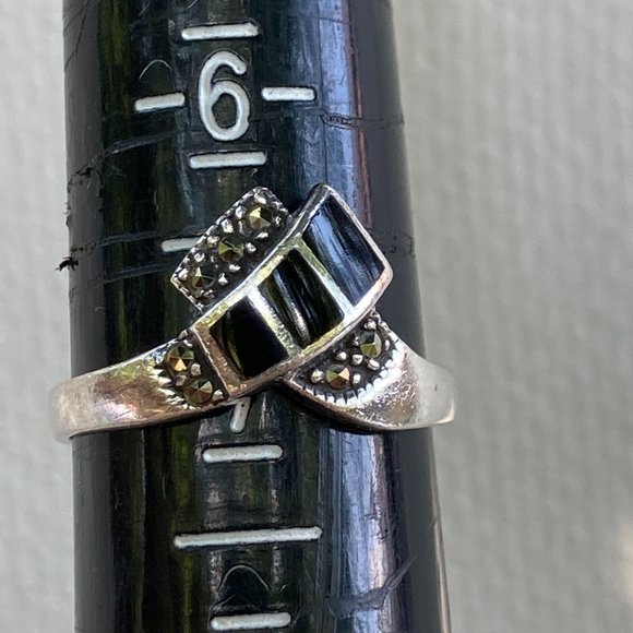 MO onyx and marcasite wrap-around sterling silver ring - Picture 2 of 7